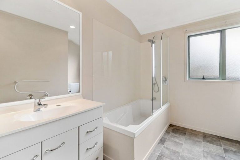 Photo of property in 17a Fairleigh Avenue, Mount Albert, Auckland, 1025