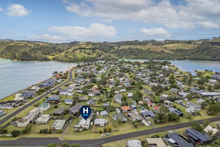 Photo of property in 8 Oyster Drive, Cooks Beach, Whitianga, 3591