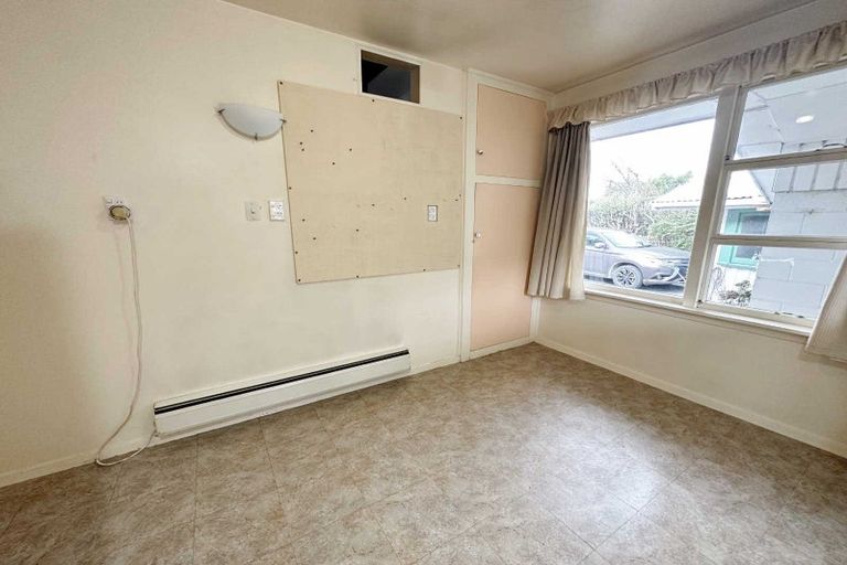 Photo of property in 17 Fairmile Place, Russley, Christchurch, 8042