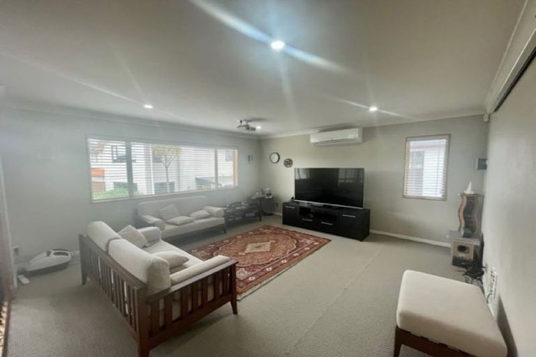 Photo of property in 28 Kaseng Place, East Tamaki Heights, Auckland, 2016