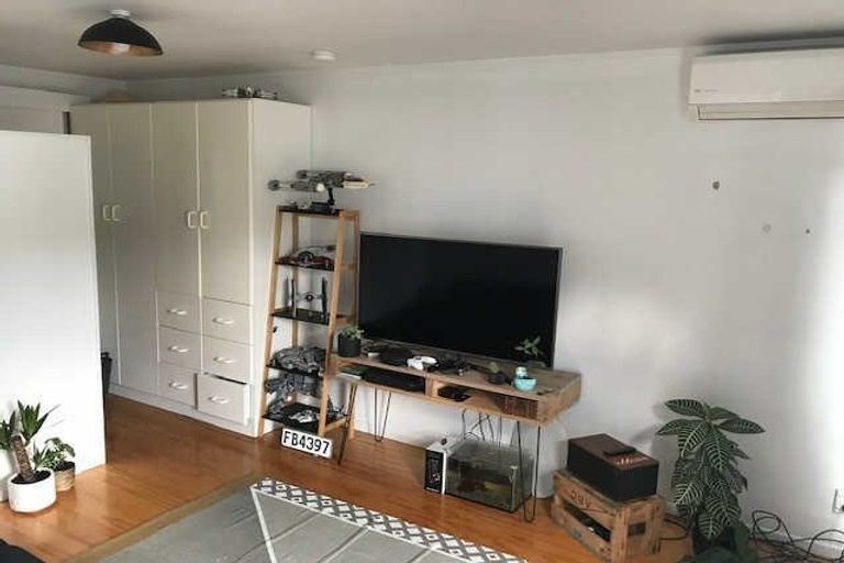 Photo of property in 2/40 Killarney Avenue, Torbay, Auckland, 0630