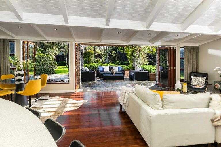 Photo of property in 1 The Knoll, Greenhithe, Auckland, 0632