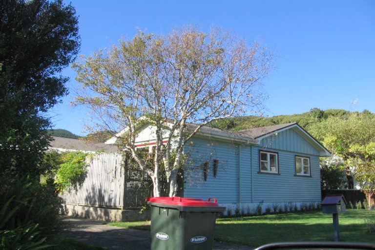 Photo of property in 6 Peckham Grove, Tawa, Wellington, 5028
