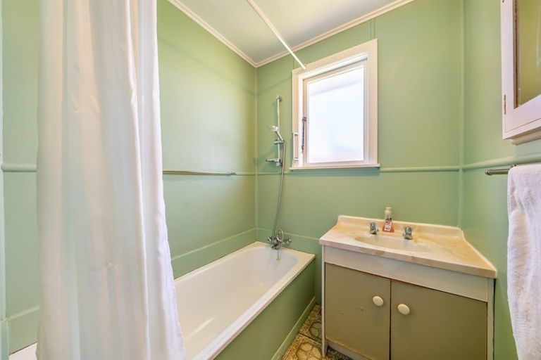 Photo of property in 27 Rimutaka Street, Trentham, Upper Hutt, 5018