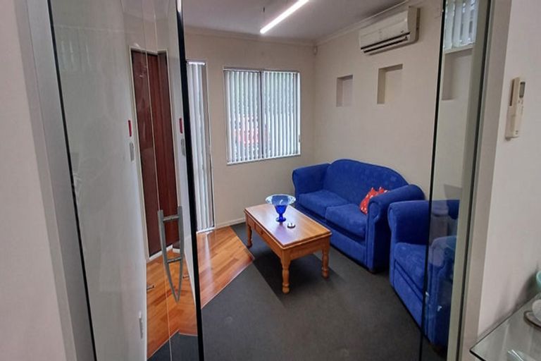 Photo of property in 1/15 Eske Place, Highland Park, Auckland, 2010