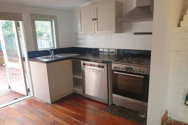 Photo of property in 22 Edinburgh Terrace, Berhampore, Wellington, 6023