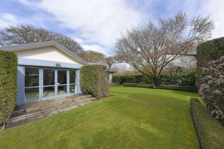 Photo of property in 27 Acorn Close, Waltham, Christchurch, 8023