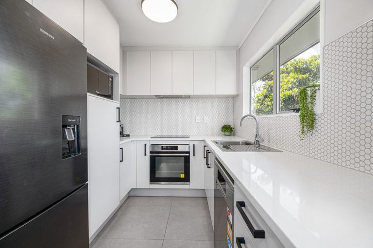 Photo of property in 2/59 Archibald Road, Kelston, Auckland, 0602