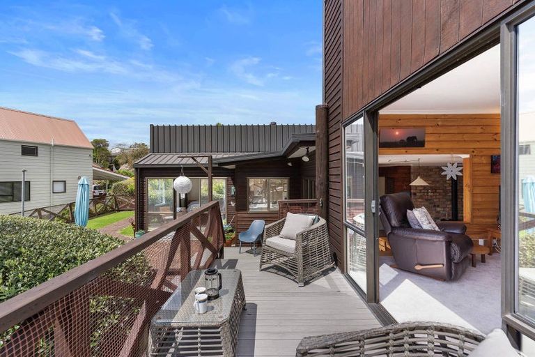 Photo of property in 30 Lastel Place, Shelly Park, Auckland, 2014