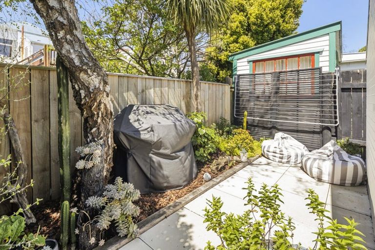 Photo of property in 18 Moir Street, Mount Victoria, Wellington, 6011