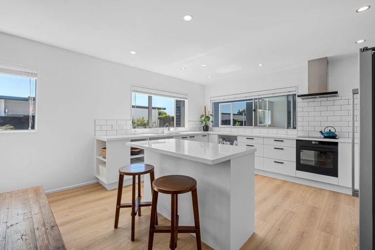 Photo of property in 130a Wairau Road, Oakura, 4314