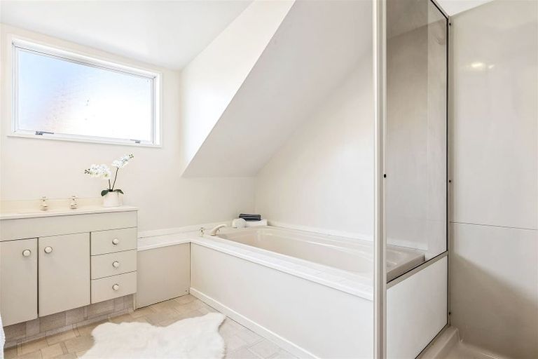 Photo of property in 9 Pentonville Close, Westmorland, Christchurch, 8025