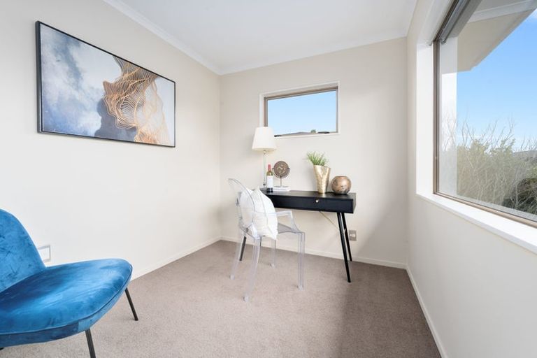 Photo of property in 16h Lincoln Road, Henderson, Auckland, 0610