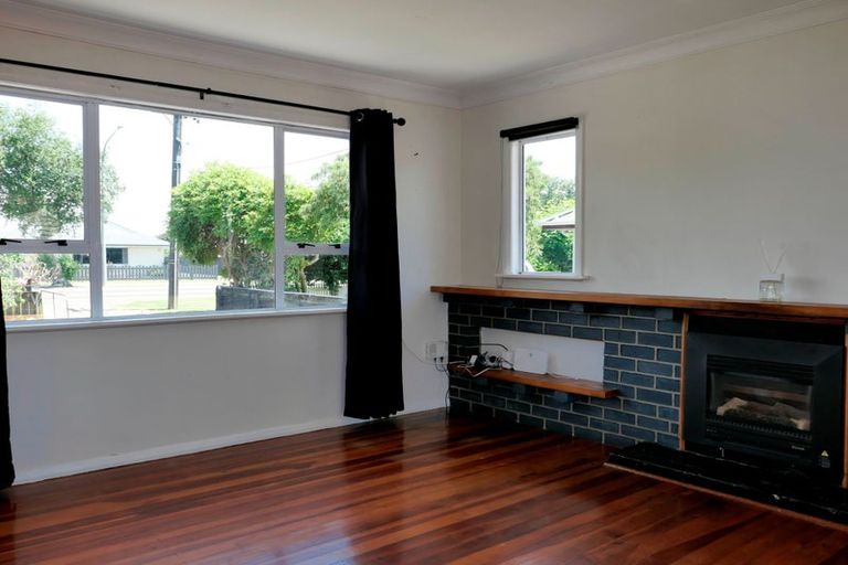 Photo of property in 166 Queen Street West, Levin, 5510