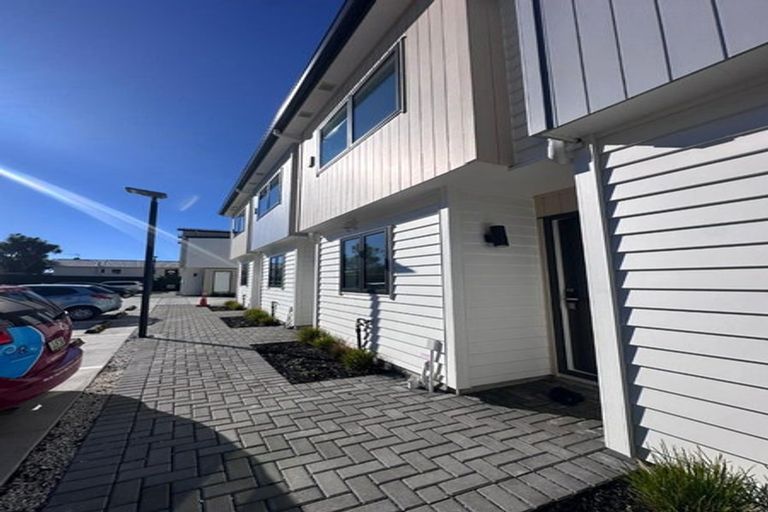 Photo of property in 2/103 Botany Road, Botany Downs, Auckland, 2010