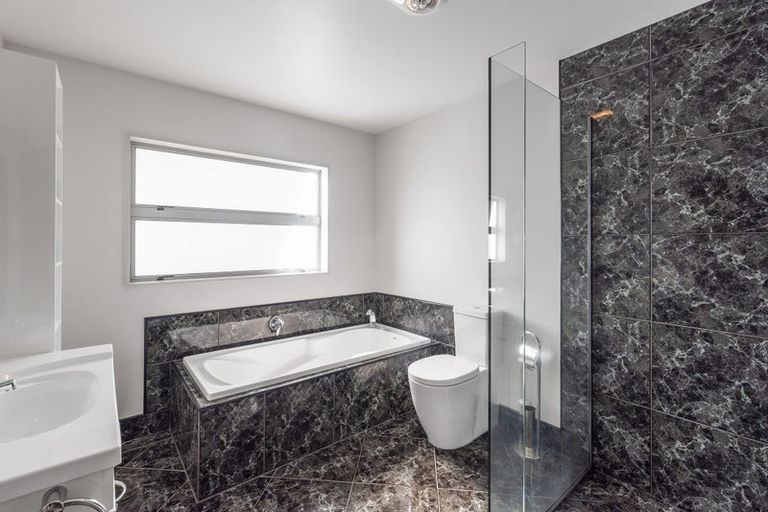 Photo of property in 11 Metzenthin Close, Raumati South, Paraparaumu, 5032