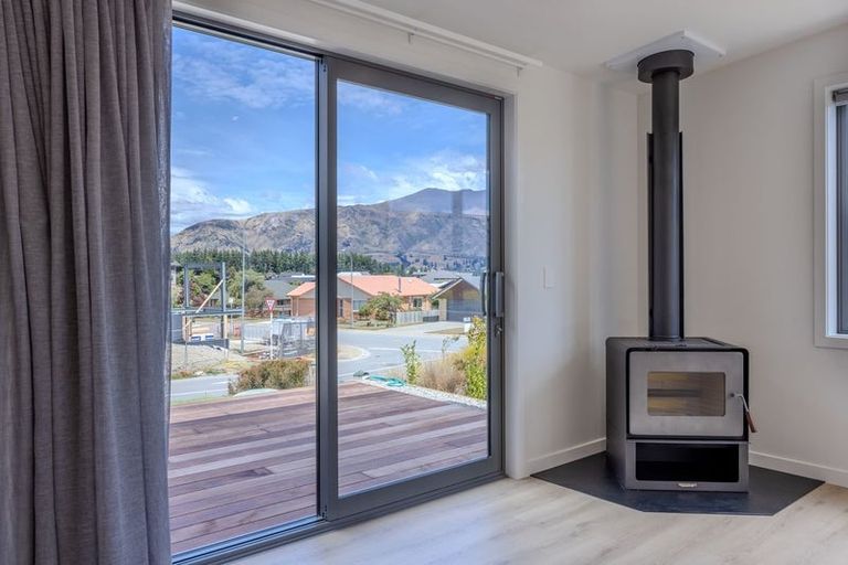 Photo of property in 3 Landsborough Lane, Wanaka, 9305