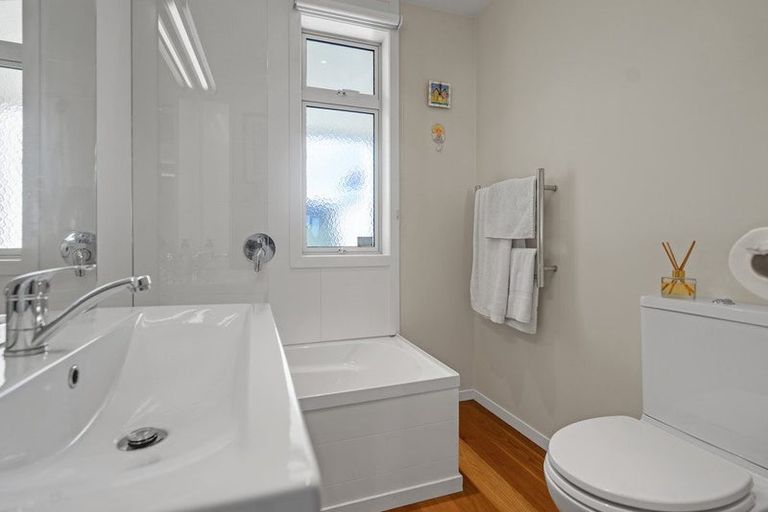 Photo of property in 1/90 Norwood Road, Bayswater, Auckland, 0622