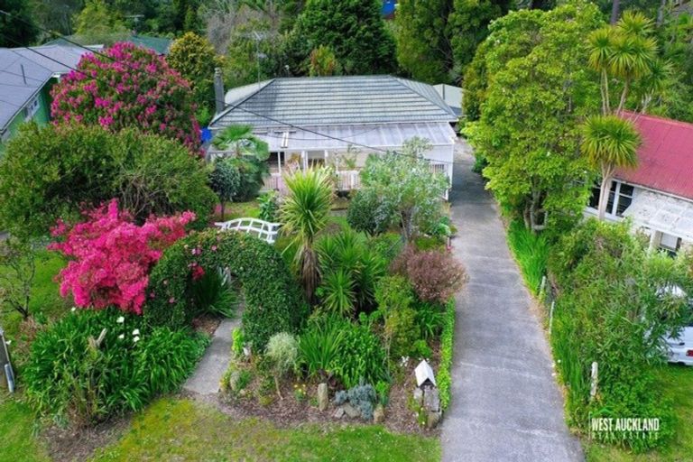 Photo of property in 26 Crystal Avenue, Glendene, Auckland, 0602