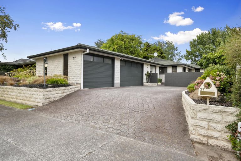 Photo of property in 27 Humphries Place, Awapuni, Palmerston North, 4412