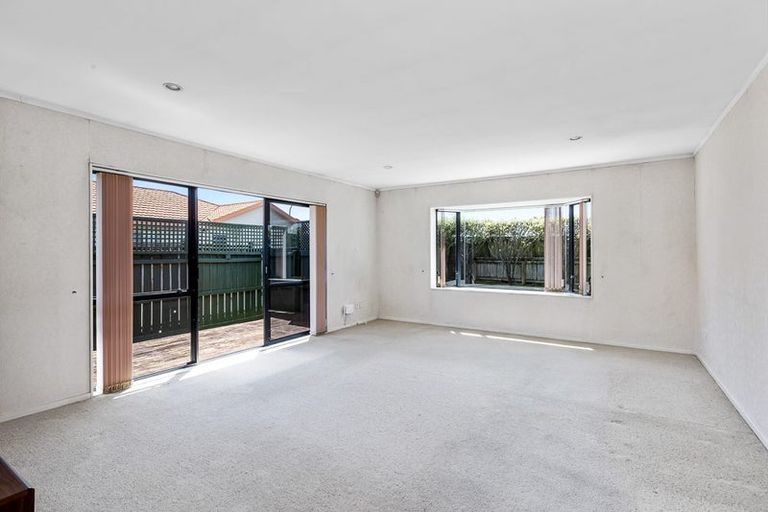 Photo of property in 19 Sturges Road, Henderson, Auckland, 0612