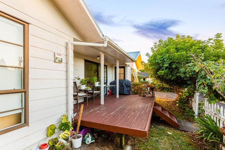 Photo of property in 2/124 Waimumu Road, Massey, Auckland, 0614