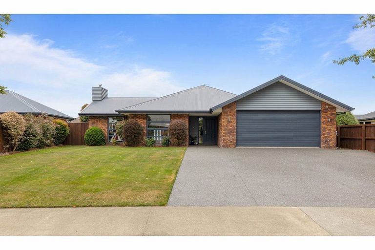 Photo of property in 10 Chesterfield Place, Rangiora, 7400