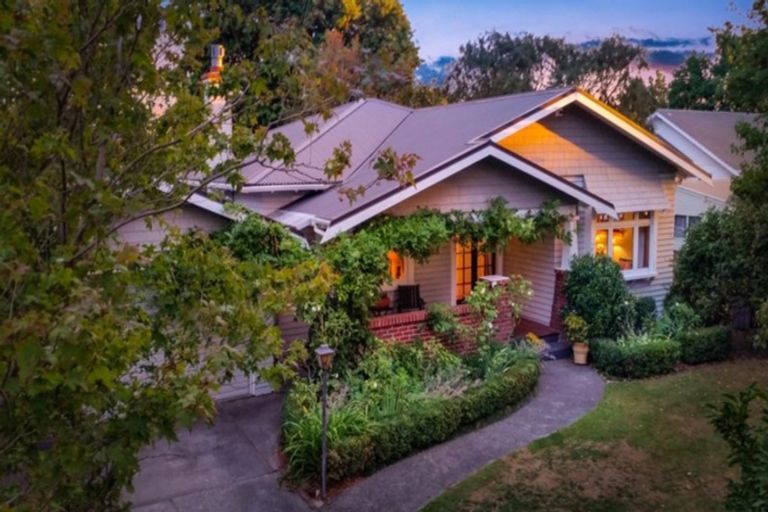 Photo of property in 18 Carlton Avenue, Gonville, Whanganui, 4501