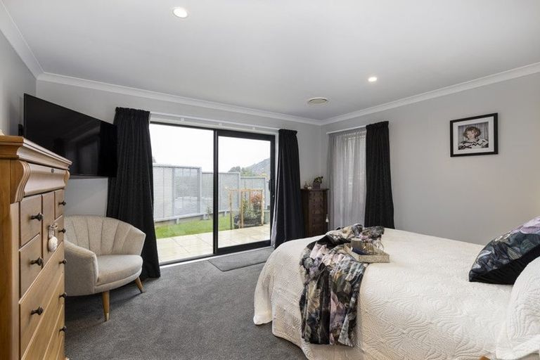 Photo of property in 10 Admiralty Place, Waikawa, Picton, 7220