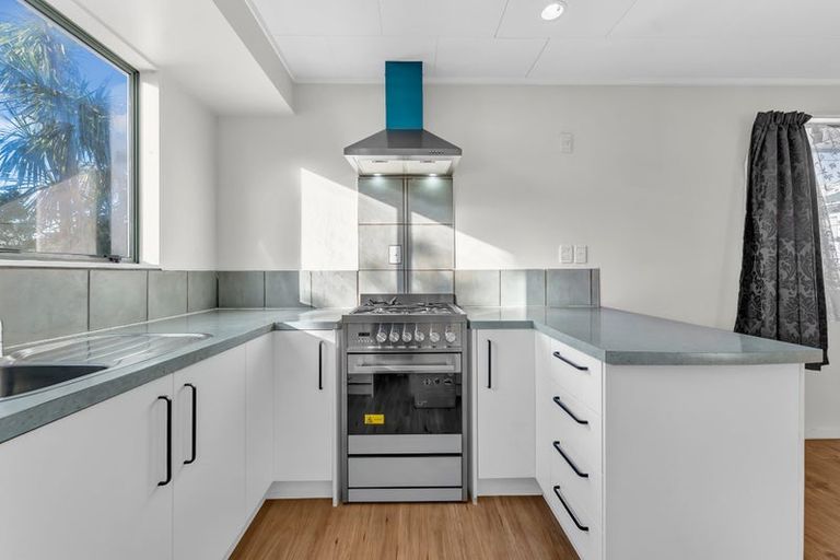 Photo of property in 81a Dundale Avenue, Blockhouse Bay, Auckland, 0600