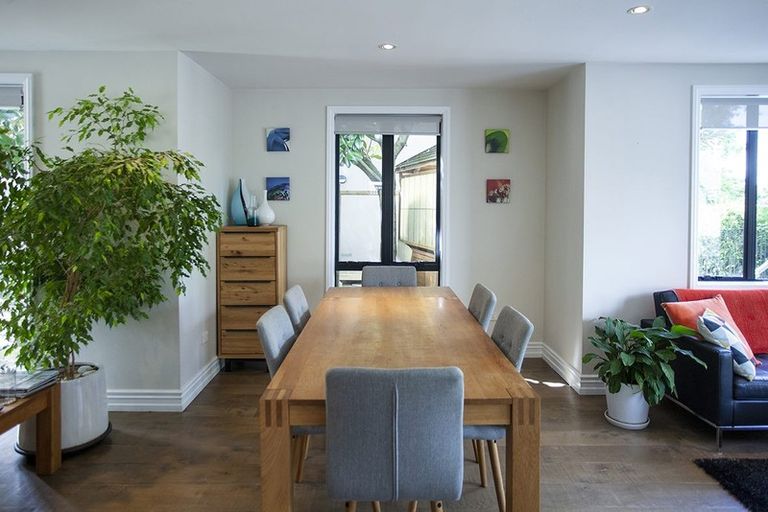 Photo of property in 27c Tamaki Bay Drive, Pakuranga, Auckland, 2010