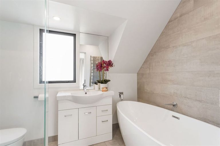 Photo of property in 2a Wairarapa Terrace, Merivale, Christchurch, 8014