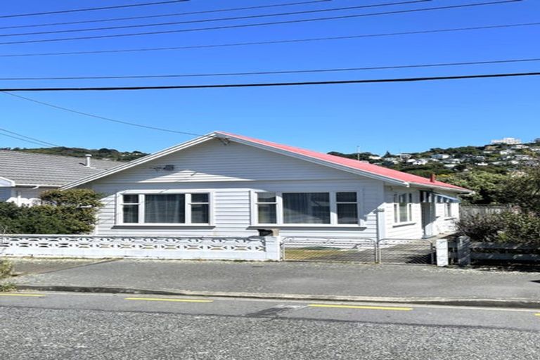 Photo of property in 100 Yule Street, Lyall Bay, Wellington, 6022