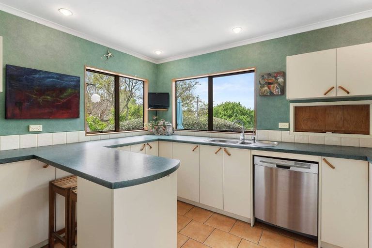 Photo of property in 30 Lastel Place, Shelly Park, Auckland, 2014