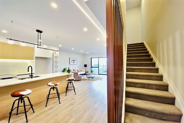 Photo of property in 15 Mina Way, Browns Bay, Auckland, 0630