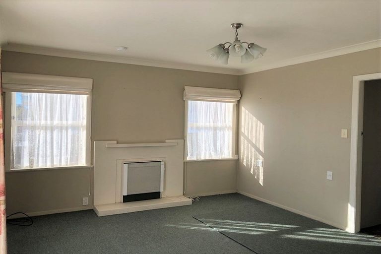 Photo of property in 6 Karaka Crescent, Levin, 5510