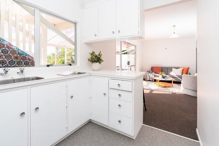 Photo of property in 11 Selkirk Way, Karori, Wellington, 6012