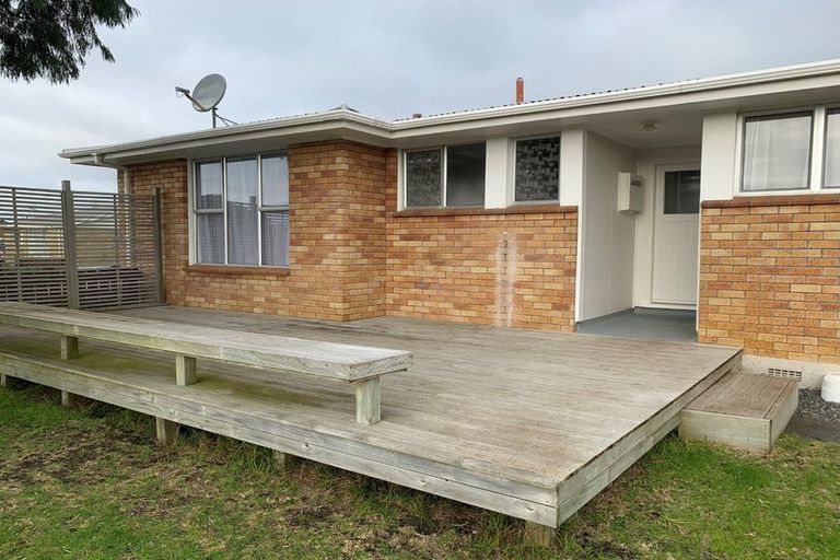 Photo of property in 36 Gibbons Crescent, Castlecliff, Whanganui, 4501