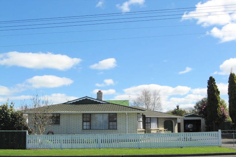 Photo of property in 16 Ross Street, Marton, 4710