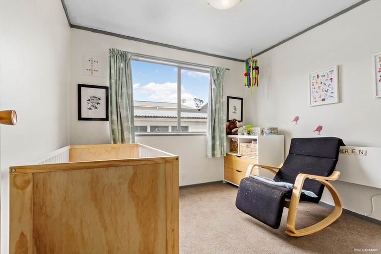 Photo of property in 2 Longreach Drive, Sunnyvale, Auckland, 0612