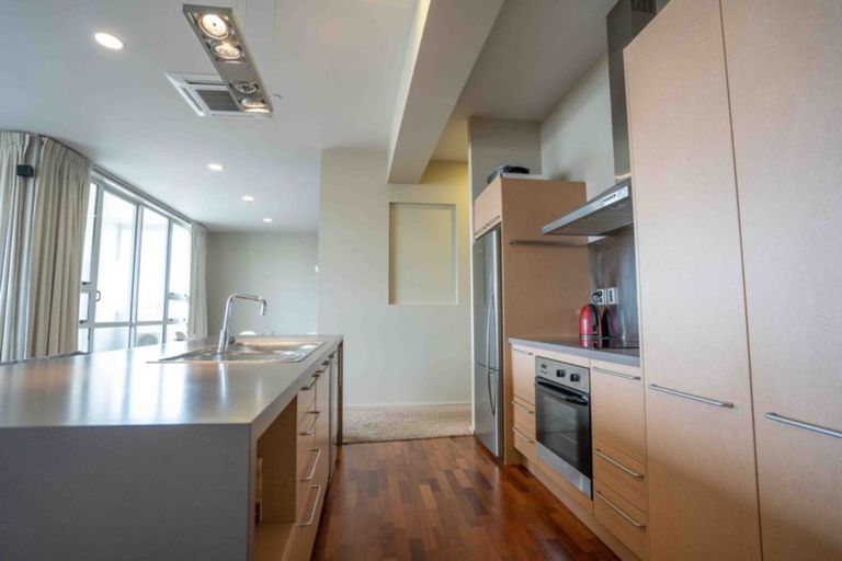 Photo of property in Stadium Garden Flats, 203/107 Thorndon Quay, Pipitea, Wellington, 6011