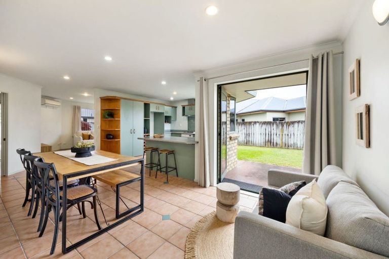 Photo of property in 12 Greenough Place, Rototuna, Hamilton, 3210