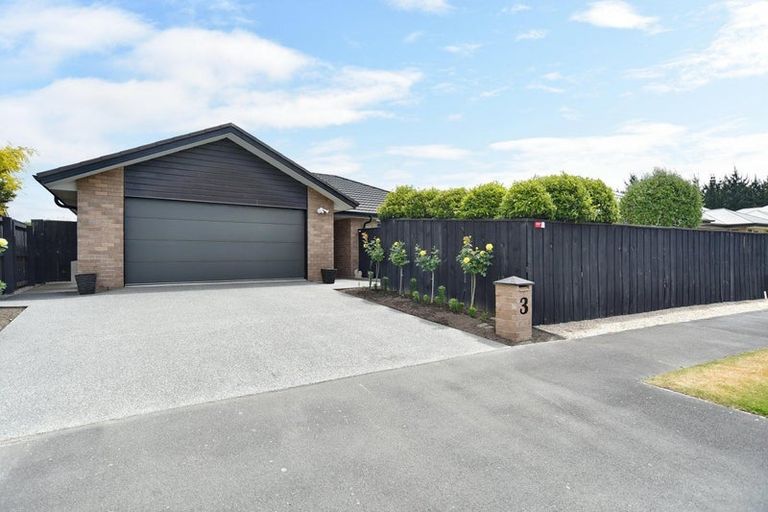 Photo of property in 3 Orewa Close, Parklands, Christchurch, 8083