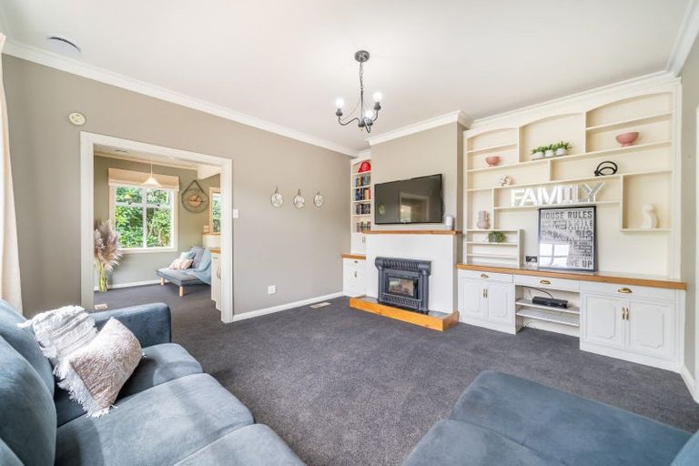 Photo of property in 6 Chatsworth Road, Silverstream, Upper Hutt, 5019