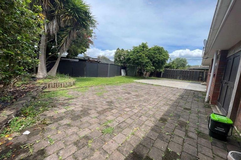 Photo of property in 24 Jillteresa Crescent, Half Moon Bay, Auckland, 2012