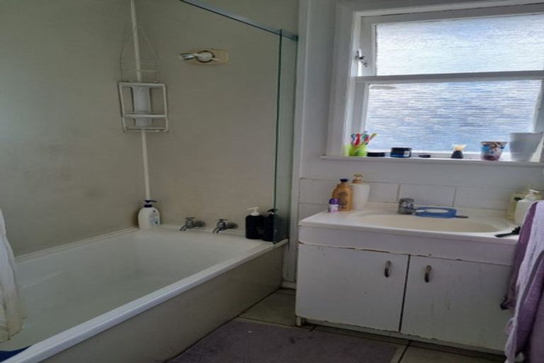 Photo of property in 16 Old Wairoa Road, Papakura, 2110