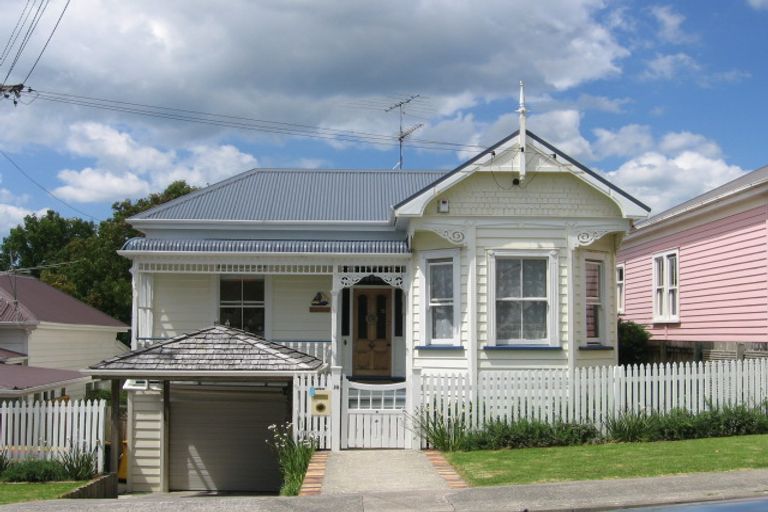 Photo of property in 18 Roslyn Terrace, Devonport, Auckland, 0624