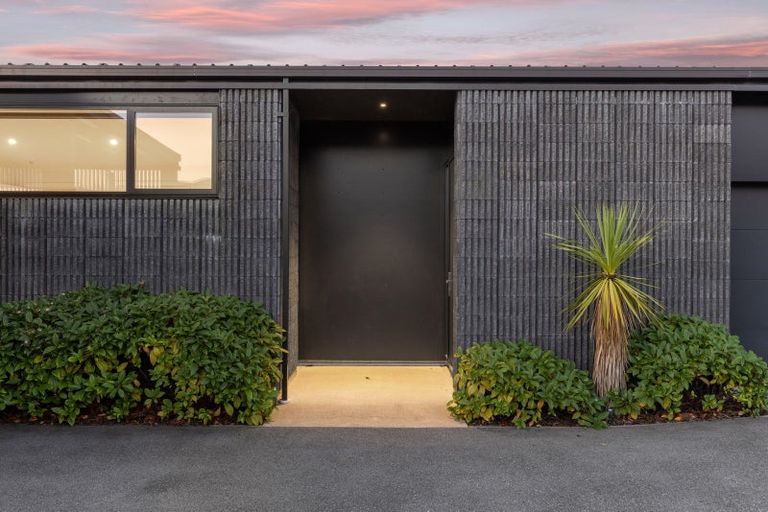 Photo of property in 6 Stackbrae Avenue, Wanaka, 9305