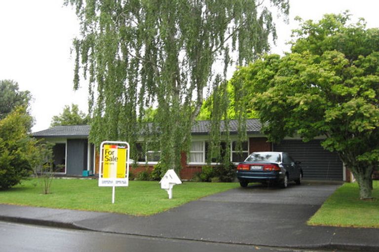 Photo of property in 6 Joanne Place, Rosehill, Papakura, 2113