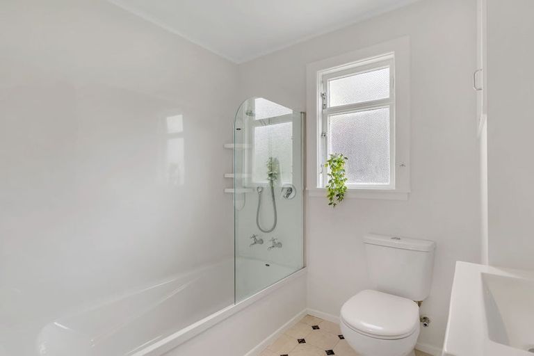 Photo of property in 9 Chester Road, Tawa, Wellington, 5028